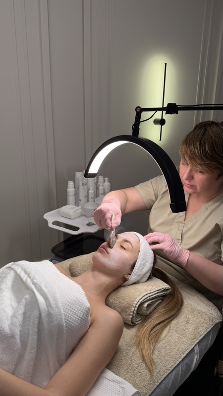 Kosmetische Gesichtsbehandlung