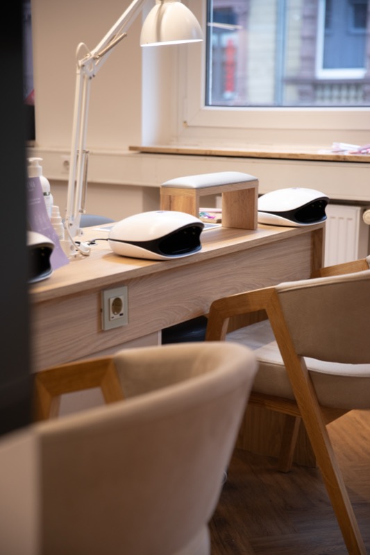 Maniküre-Station bei Lunéa Beauty